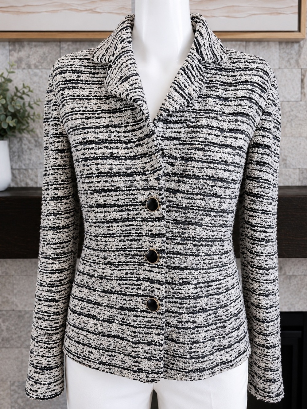 St John Collection Boucle Knit Jacket Black Ivory Logo Button Blazer Sz 6